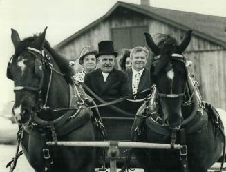 Davis visits horse-and-buggy world