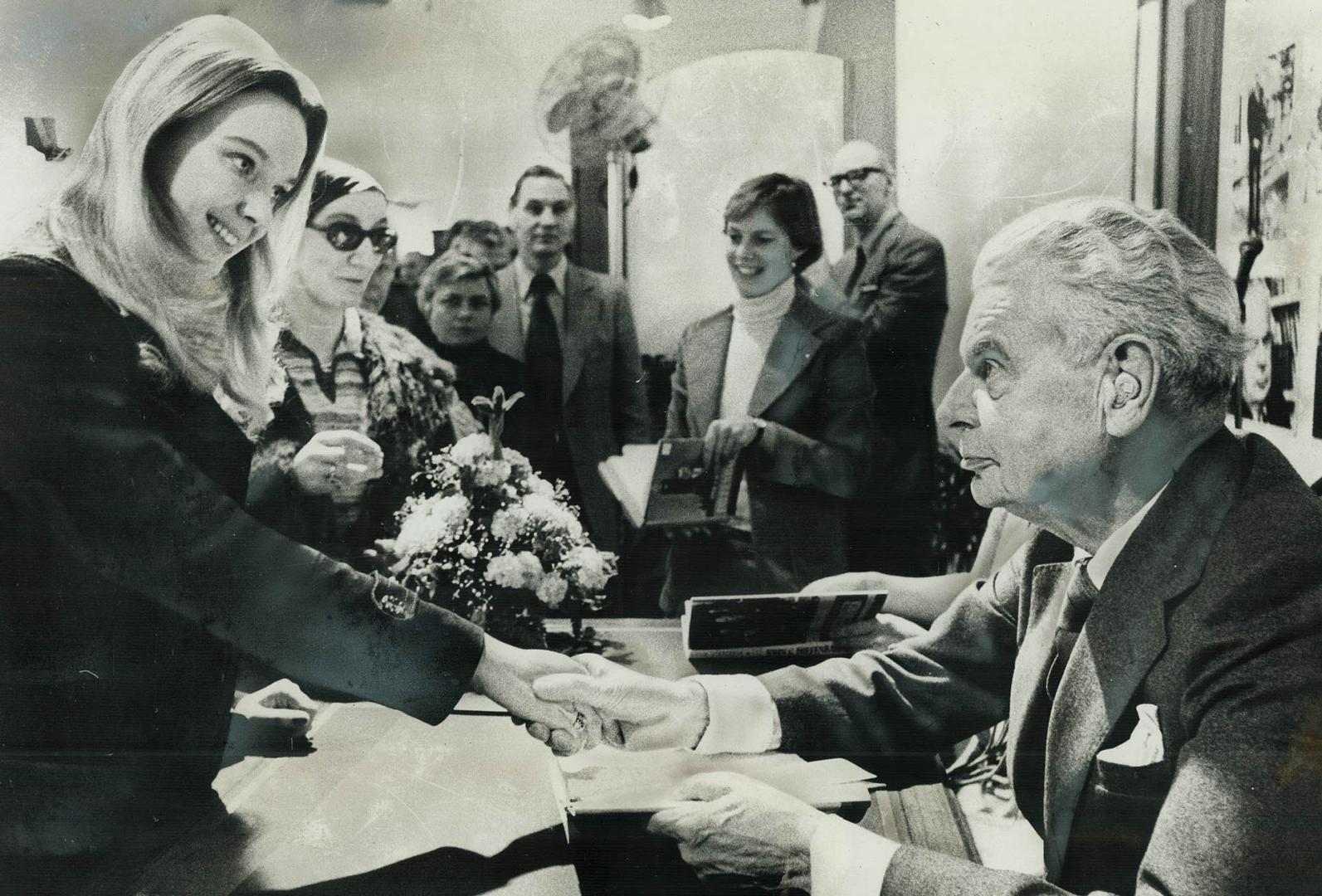 Donna meets the chief. Donna Bentley, 22, gets a handshake from former prime minister John Diefenbaker in Toronto today. The Chief was at the downtown(...)