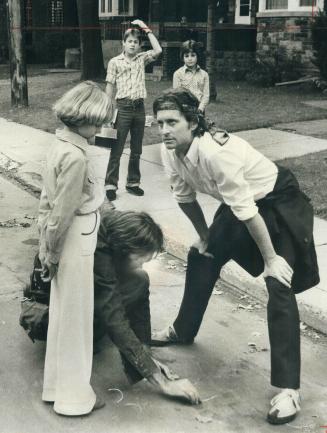 Movie star Michael Douglas gives pointers to Kelly Frost, one of the hundreds of students at Seventh Street Junior Public School in Etobicoke appearin(...)