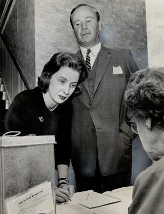 Big moments at the. Dorothy Dunlop signs Oath of a friend of a blind voter (left above) for her husband, Edward, blind P.C. candidate in Forest Hill. (...)