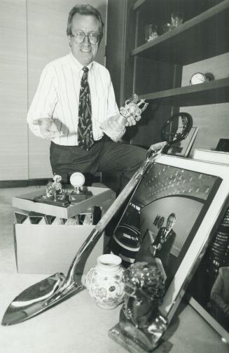 Art Eggleton packs away mementos from his 22 years on Toronto City Council - 11 as mayor - including the shovel he used at the sodturning ceremony for(...)