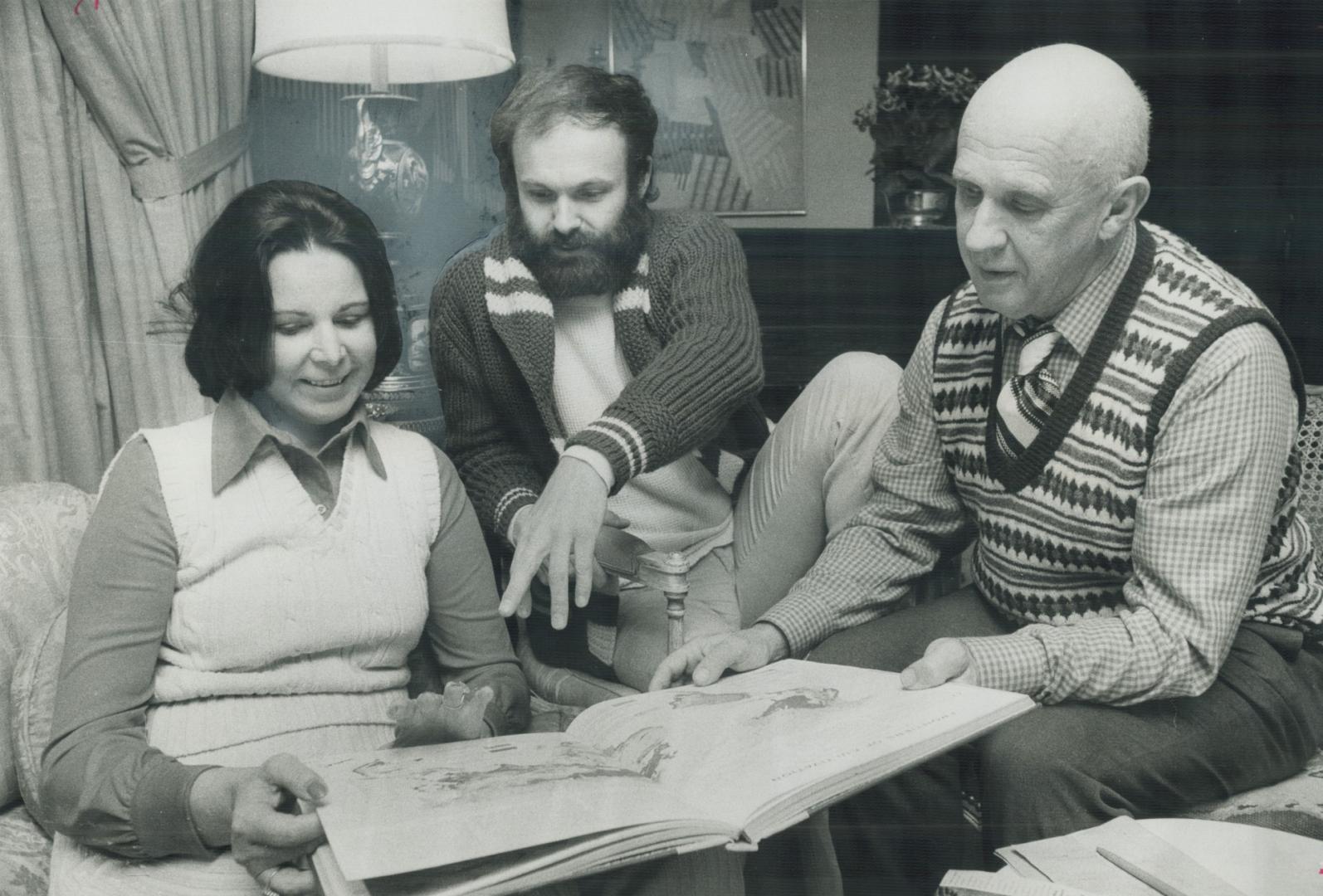 Explorer Norman Elder points out on a map the jungle areas in New Guinea that he'll visit with Hanny Benjamin (left), wife of George Benjamin (right).(...)