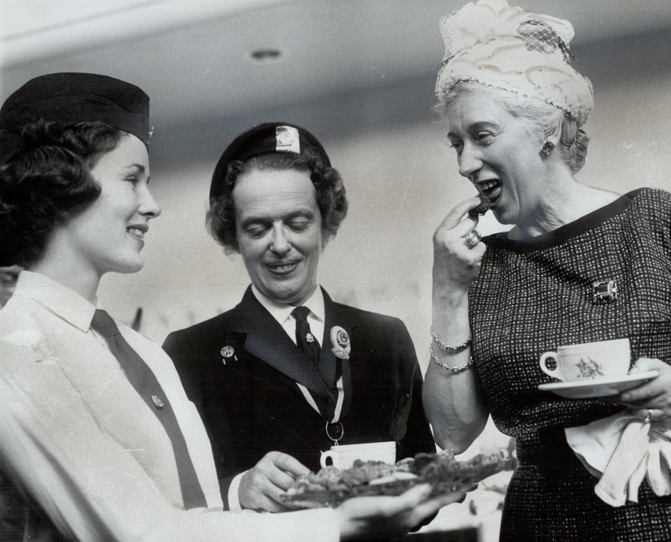 New Headquarters. Hon. Ellen Fairclough opened the new Girl Guides in Canada headquarters on Merton St. yesterday. Ranger Maureen Kelly serves cookies(...)