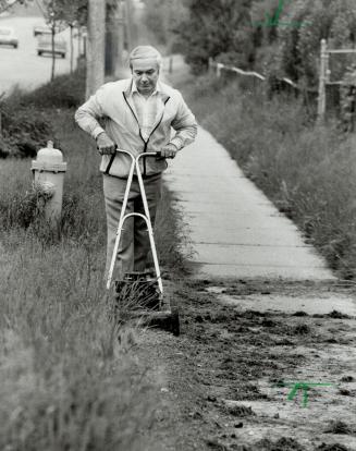 A cutting protest. Alderman Frank Faubert used his own lawn mower yesterday to protest Scarborough's policy of only cutting the grass along its boulev(...)