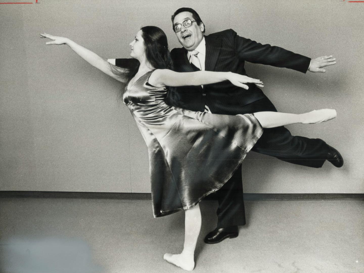 Hurry up, I can't hold this pose forever, pleads Etobicoke Mayor Dennis Flynn yesterday as he practises a few movements with 21-year-old Robin de Vill(...)