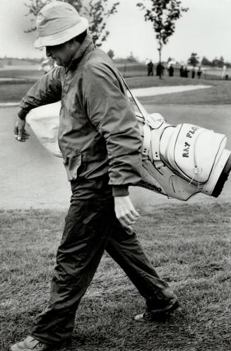 Neither rain, nor sleet . . . Ray Floyd wasn't going to let yesterday's miserable conditions disrupt his practice session at Glen Abbey. West Virginia(...)