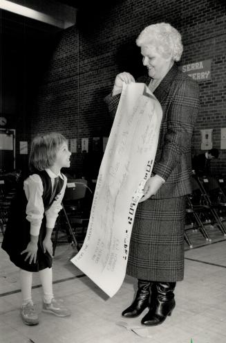 Remembering Terry Fox. Betty Fox, mother of Terry Fox, shows Father Serra Catholic School pupil Nicole Grave, 6, the $7,865 cheque presented by the Et(...)