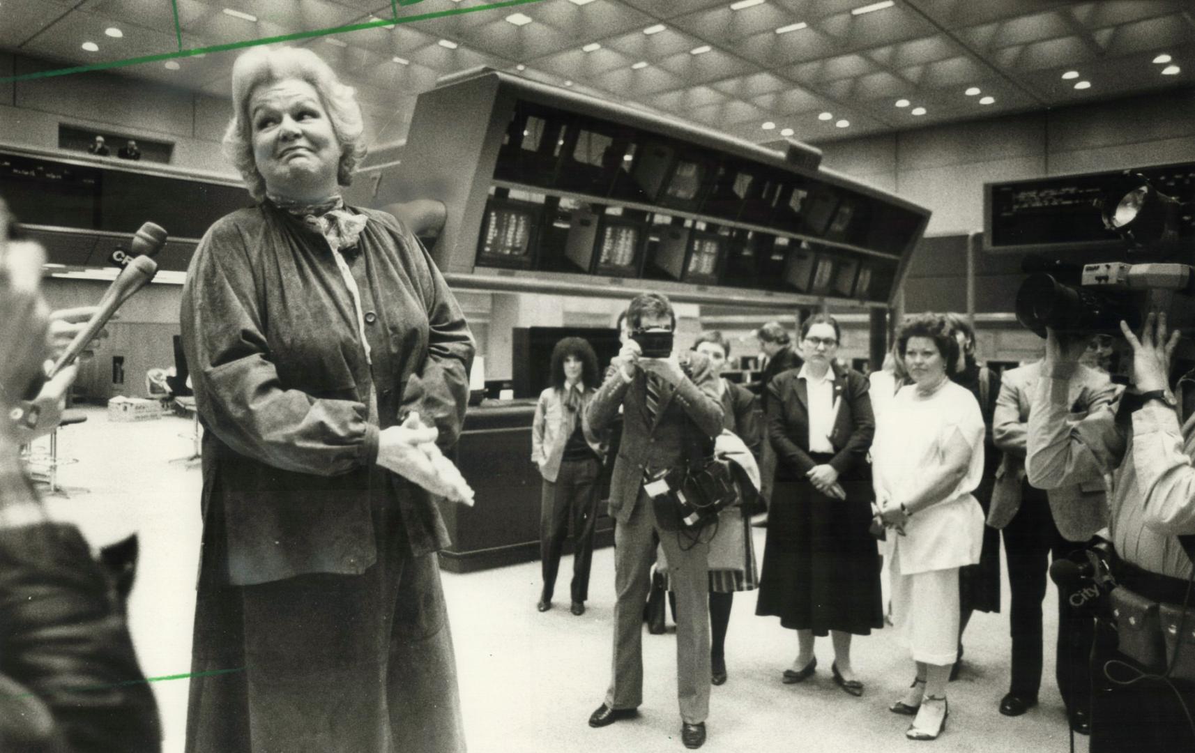 Market hits new high: Maureen Forrester tested the acoustics yesterday in the Toronto Stock Exchange's new $25-million headquarters