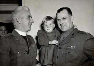 Fellow passengers with Maj. John Foote, V.C., right, on his return to Canada aboard the Aquitania was little Scott Murdock, son of Col. W. S. Murdock (...)