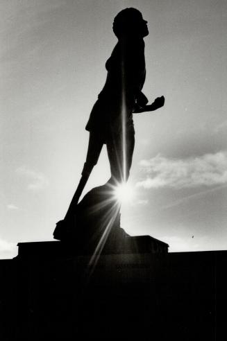 Terry Fox Monument on Trans Canada how near Thunder Bay on