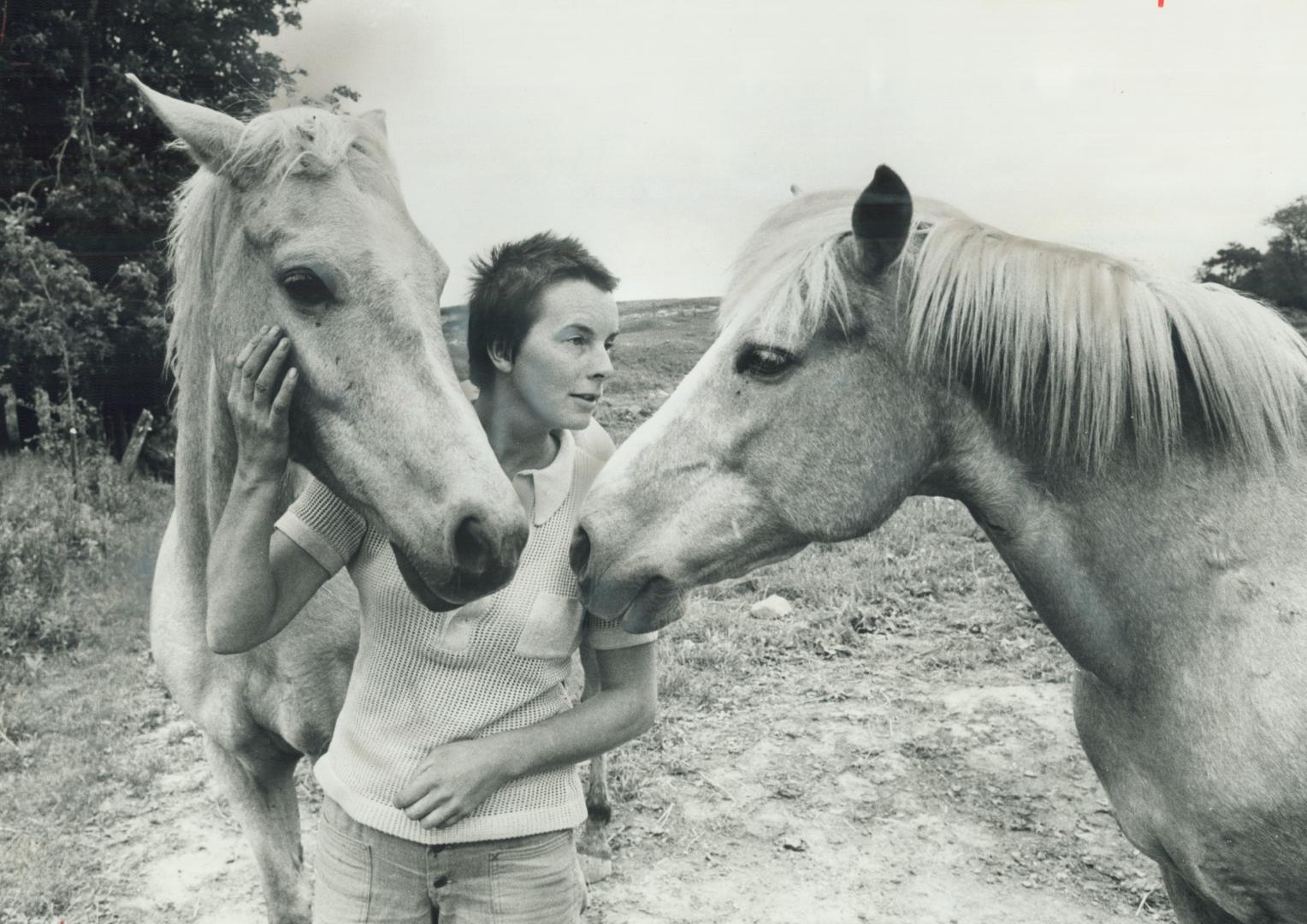 An audience of two horses isn't what greets actress Pat Galloway on the Festival stage in her starring role as George Bernard Shaw's Saint Joan. But t(...)