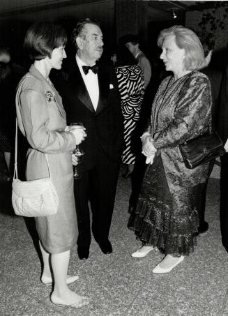 Above, left to right, honorary patrons of the evening were Helen and George Gardiner, founders of the Gardiner Museum of Ceramic Art, and Helen Vari