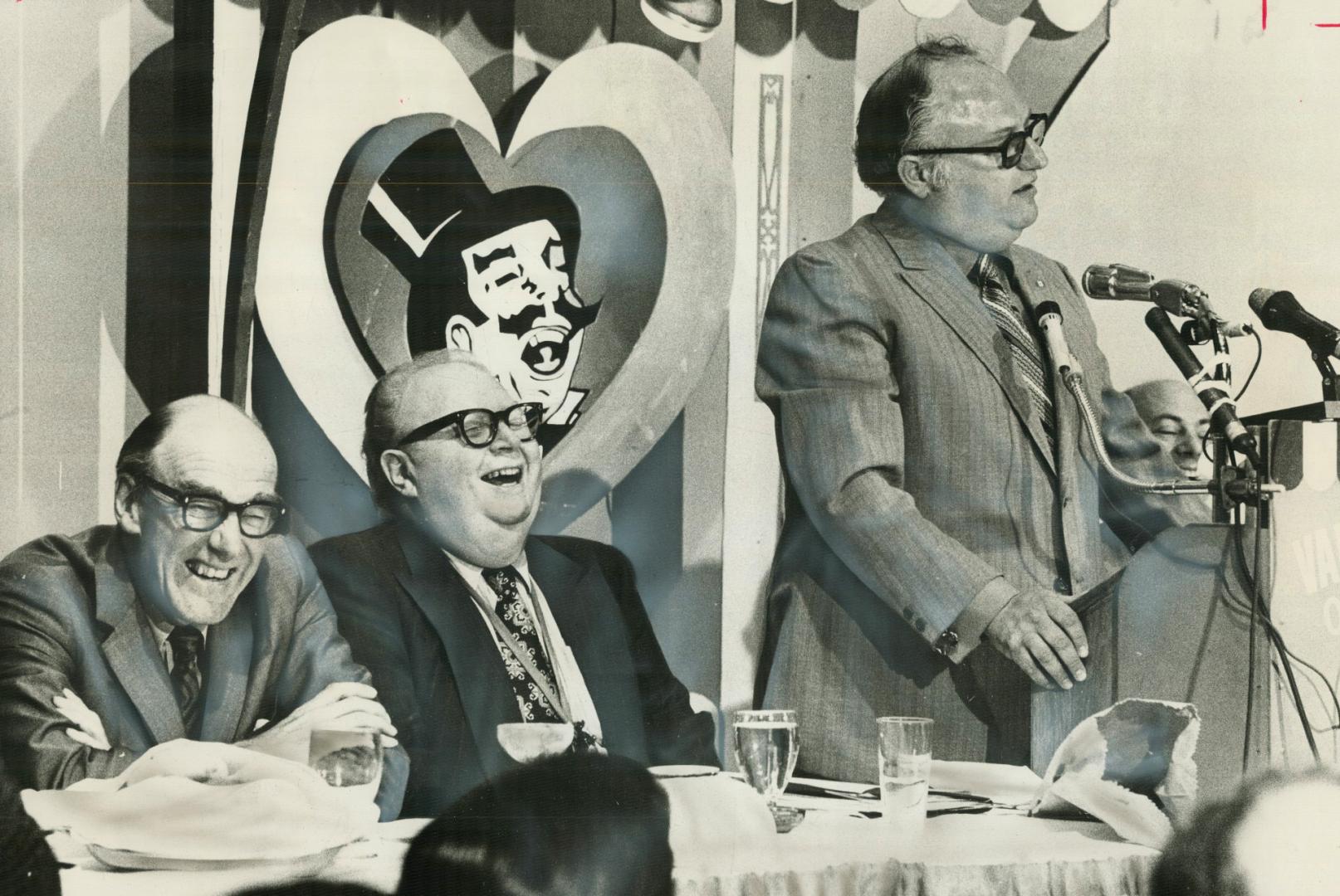 Tongue-in-cheek introduction for Opposition Leader Robert Stanfield (left) is given at Variety Club luncheon yesterday by Liberal MP Phil Givens at th(...)