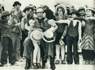 A reward for the Pied Piper. Canada's Pied Piper, trumpeter Bobby Gimby, joined children of Etobicoke's St. Elizabeth Separate School yesterday for 40(...)