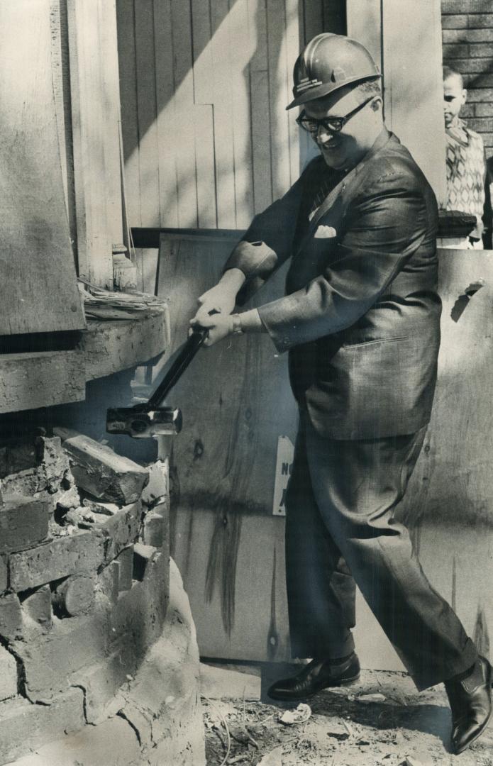 The mayor turns wrecker. Swinging a sledge, Mayor Philip Givens begins the demolition of a house on Augusta St., near where he once lived. This house (...)