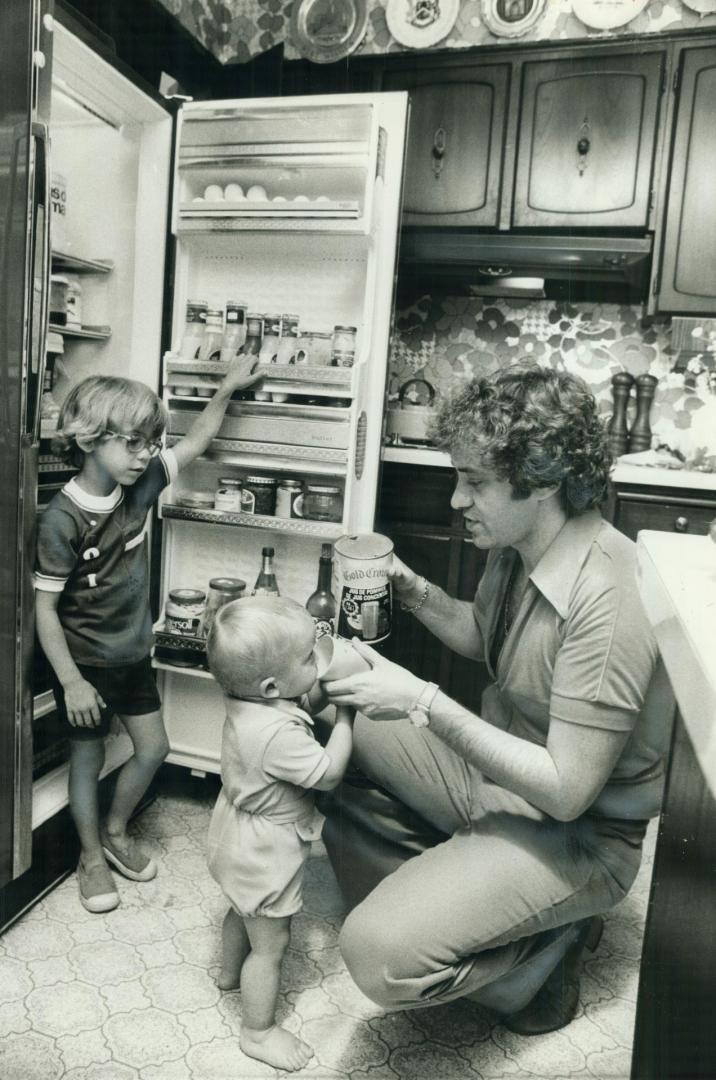 Metro chairman Paul Godfrey, who says he wouldn't mind referendum on whether to cut property taxes, gets sons Robin, 5, and Noah a drink of juice. The(...)