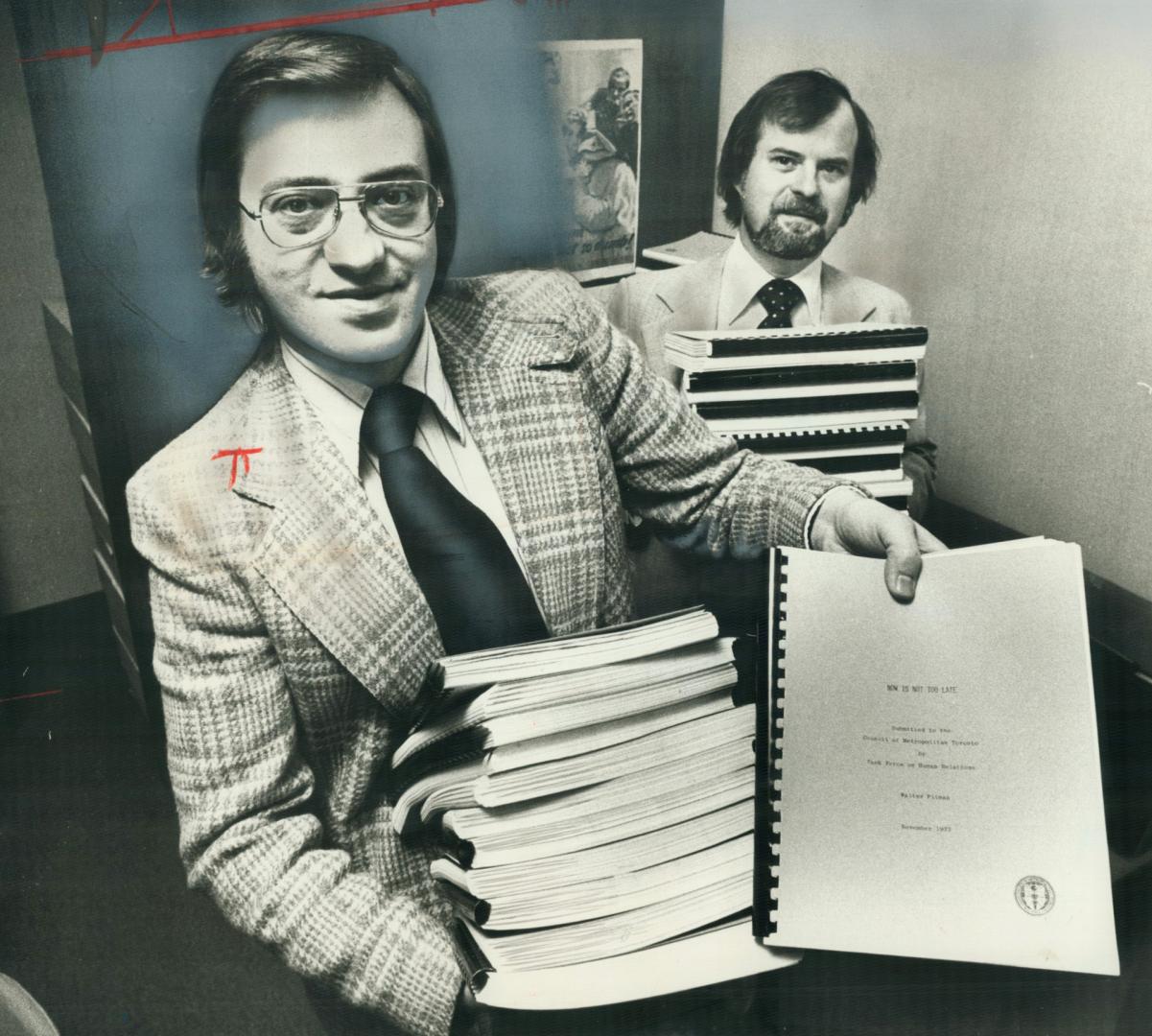 Carrying stacks of Pitman reports into Metro Council meeting are Metro Chairman Paul Godfrey (left) and his executive assistant, Ray Biggart. Godfrey (...)