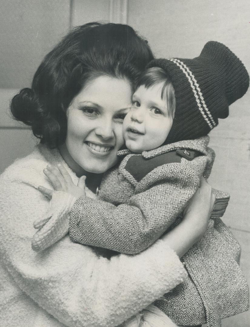 Reunited after six months, Rosemary Culbertson joyfully hugs her 17-month old son, Keith, who was snatched from her arms in a shopping plaza in Stow, (...)