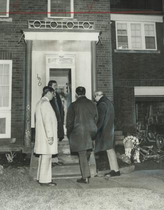 Homicide detectives confer last night outside Strathearn Rd