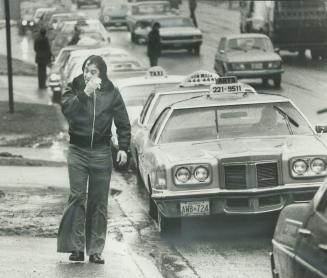 Wiping his eyes, Yellow Cab driver Nick Bazigos walks past some of the 1,000 taxis lined up today in a final tribute to Gordon Stoddart, a part-time d(...)