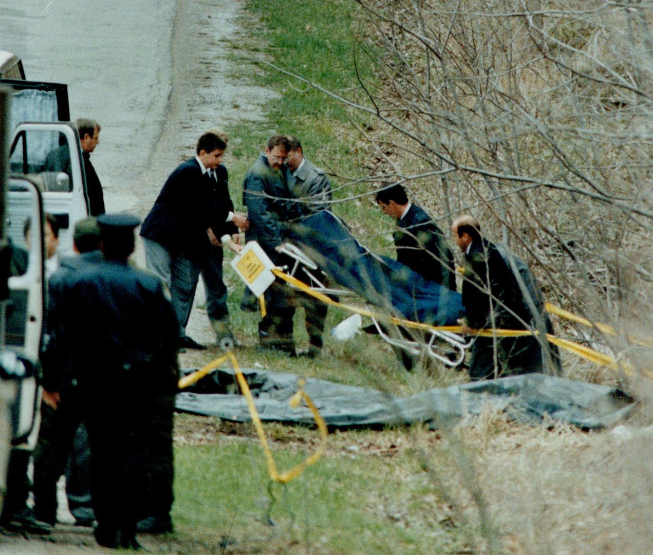 Halton and Niagara investigators help remove the body of 15-year-old Kristen French, inset, of St