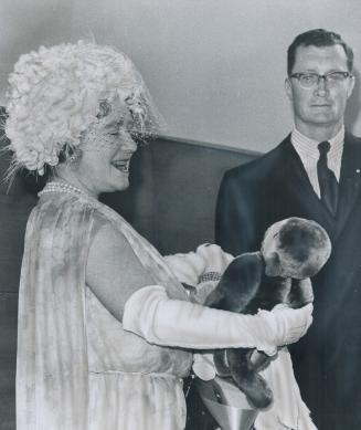 Stuffed toys made by veterans were presented to the Queen Mother for her two youngest grandchildren by Canadian Red Cross president, Maxwell Bruce. Th(...)