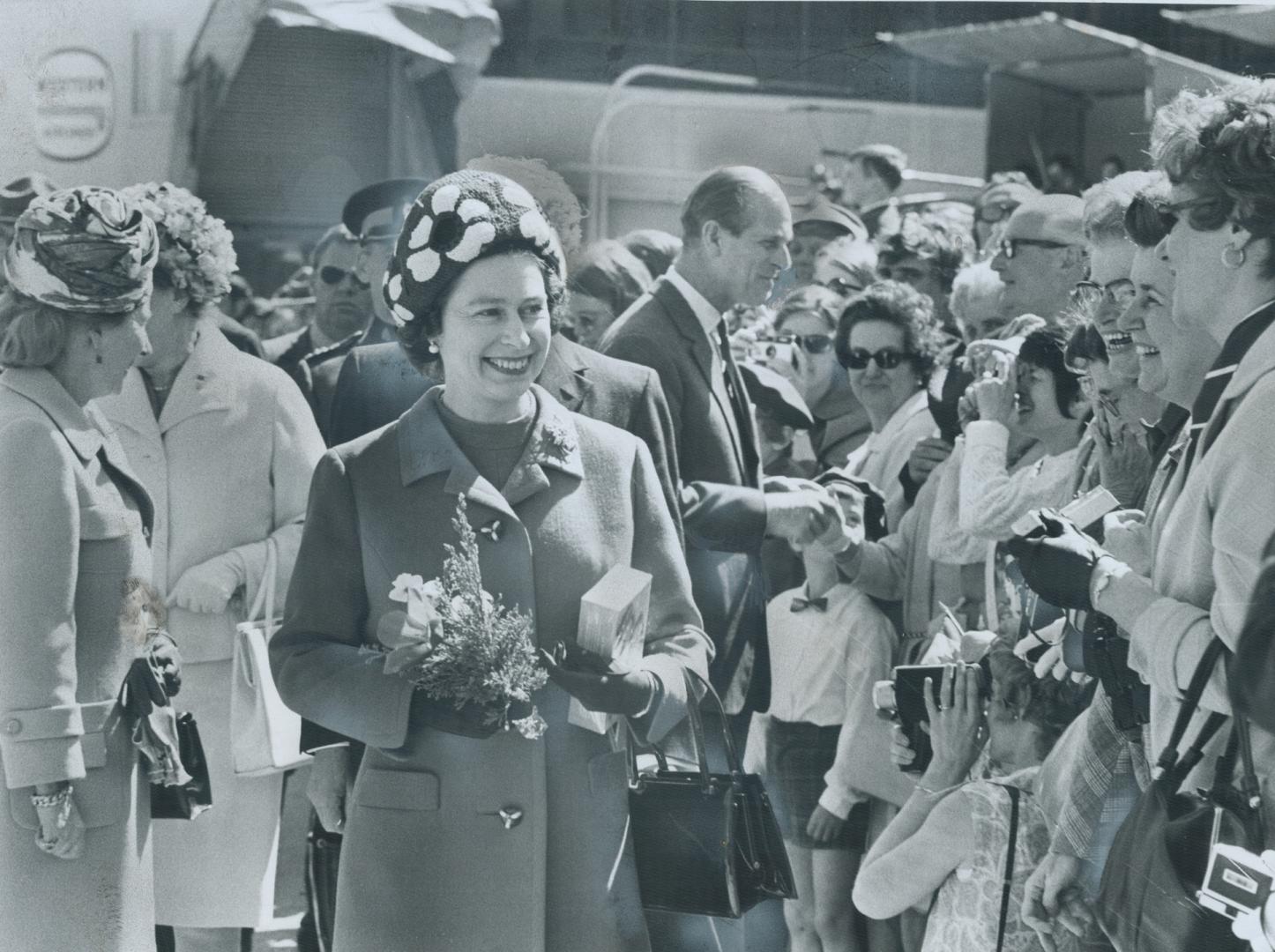 The Queen is all smiles as she receives a warm greeting from crowd at Vancouver airport, where she arrived yesterday to begin 10-day tour of British C(...)