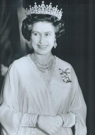 Queen Elizabeth dressed with regal elegance at Ottawa's National Arts Centre last night