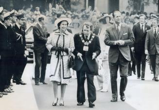 Royalty, Toronto Mayor David Crombie welcomes the Queen and Prince Philip to City Hall for a reception during the Royal Tour last summer. It was a won(...)