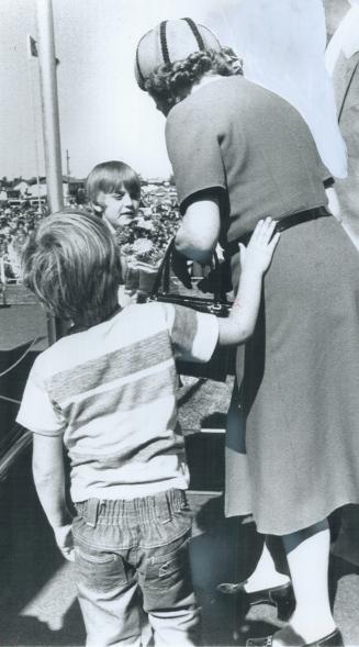 There was a little something extra to remind the Queen of her visit to Canada this year when 4-year-old Scott Walker broke through security lines yest(...)