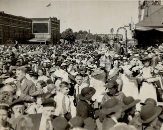 Here's a crowd of Kitchener citizens and visitors waiting for the King and Queen to pass their way