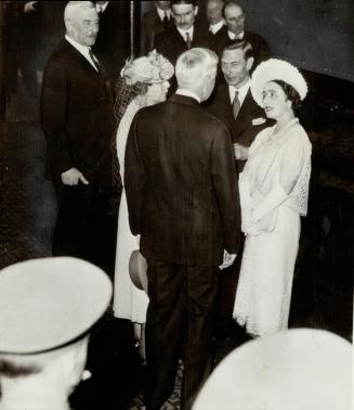 Official welcomers for the United States of America, sent to the border to greet their majesties at Niagara Falls, N