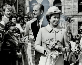 Queen Elizabeth charmed B.C. Hosts, She wore a neatly-bowed little bowler hat to match coat