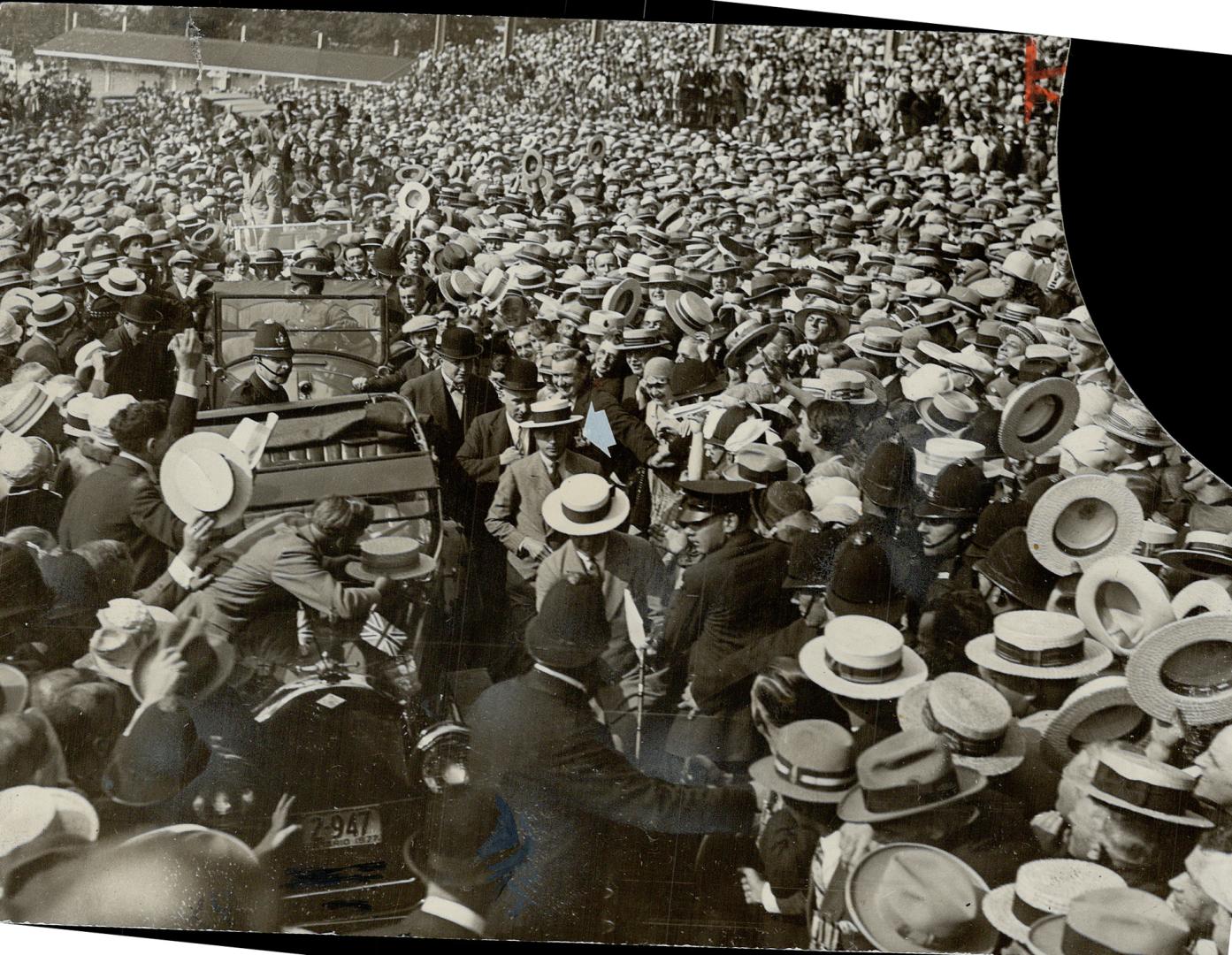 Wales' car the rounded by a dense crowd as he arrived for the Sunday morning service with the veterans at Exhibition park Toronto. [Incomplete]