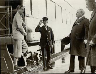 Princes arrive at north toronto, Arrival of their royal highnesses the Prince of Wales and Prince George at North Toronto station yesterday afternoon,(...)