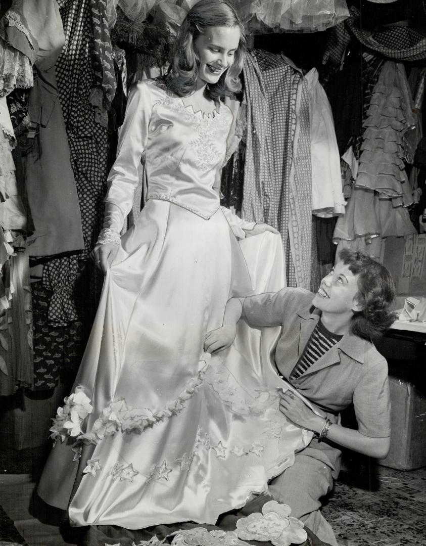 Princess Elizabeth's wedding gown in replica to be shown at the C