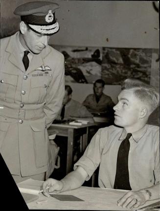 Duke seeks information on techinical work, Always eager to learn-a characteristic also of his brother, the King-the Duke of Kent pauses beside John Ma(...)