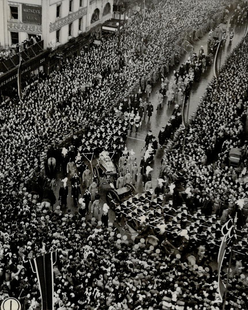 Crowned Heads Bow In Grief As, Six kings, including King Edward VIII, and Many princes and heads of states, followed the coffin of King George V as it(...)