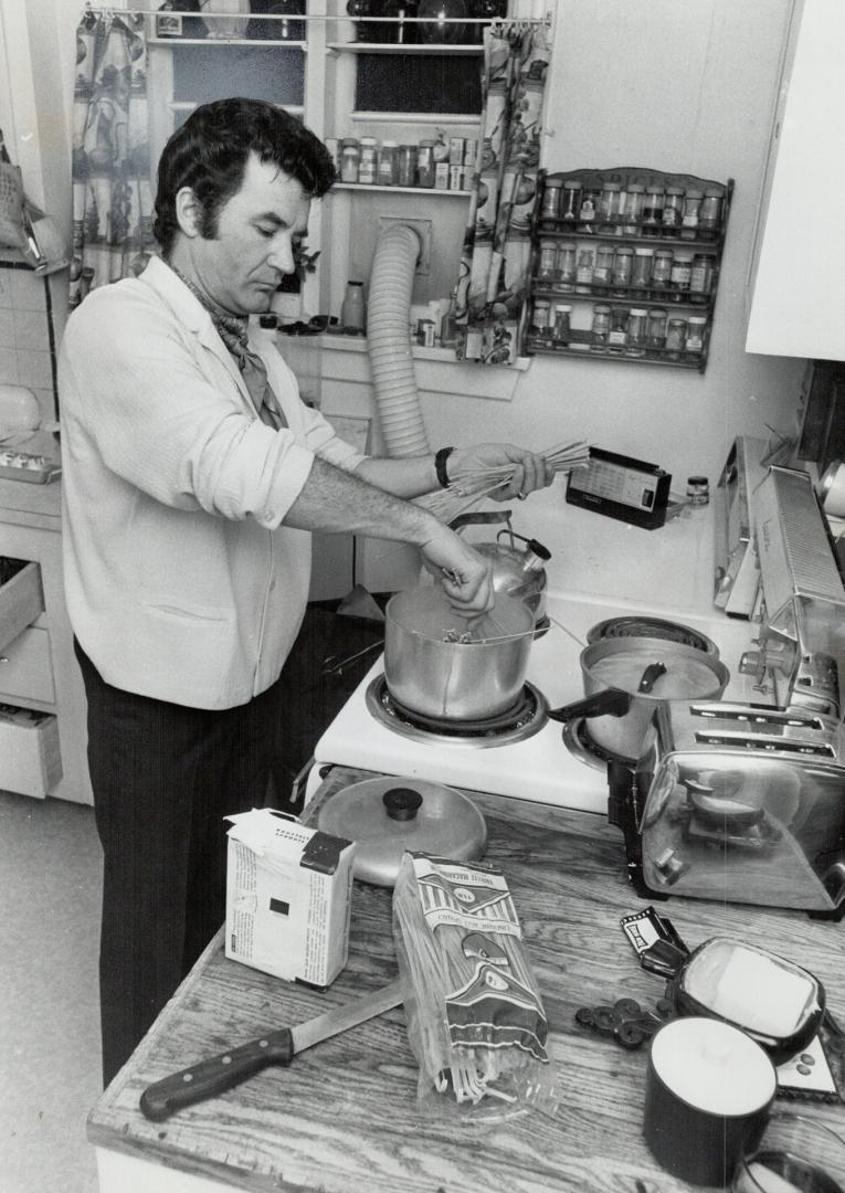 Actor Bruno Gerussi will be on stage at the Hydro theatre in a few hours but right now he's getting dinner for himself and young son and daughter in homey kitchen