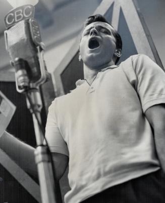 He's singing Farewell. Bob Goulet is shown taping his last CBC radio show which will he heard tomorrow. Soon the singer will head for New York and reh(...)