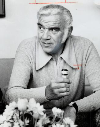 Lorne Greene: Fumbled his notes