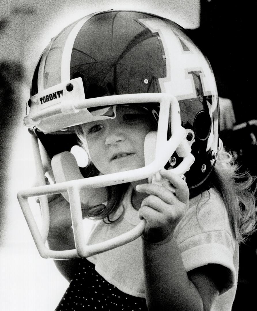 The little one: The Great One's girl, Paulina shows that she's got a little of the Hollywood ham in her, too, as she kids around with an Argo helmet