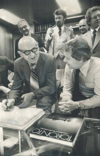 Soviet dissident Petro Grigorenko chats with Mayor David Crombie at City Hall yesterday after signing the guest book and receiving a copy of the book,(...)