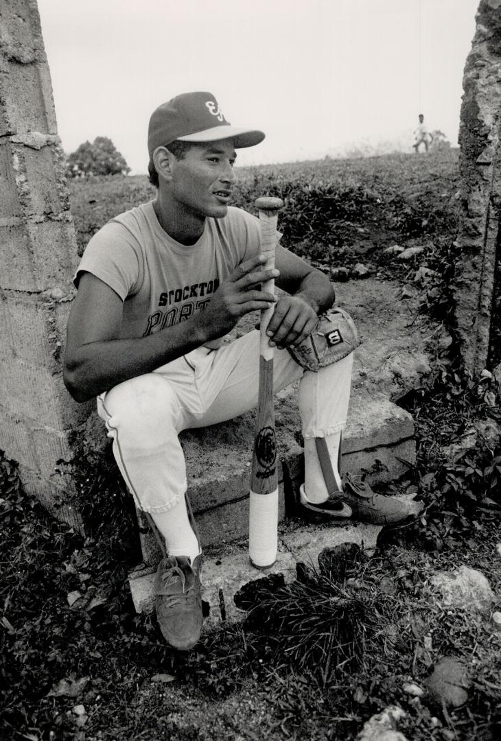 In the driver's seat? Nelson Liriano, above left, has the steering wheel but no guarantee on second base job with the Jays. Sandy Guerrero, now in Mil(...)