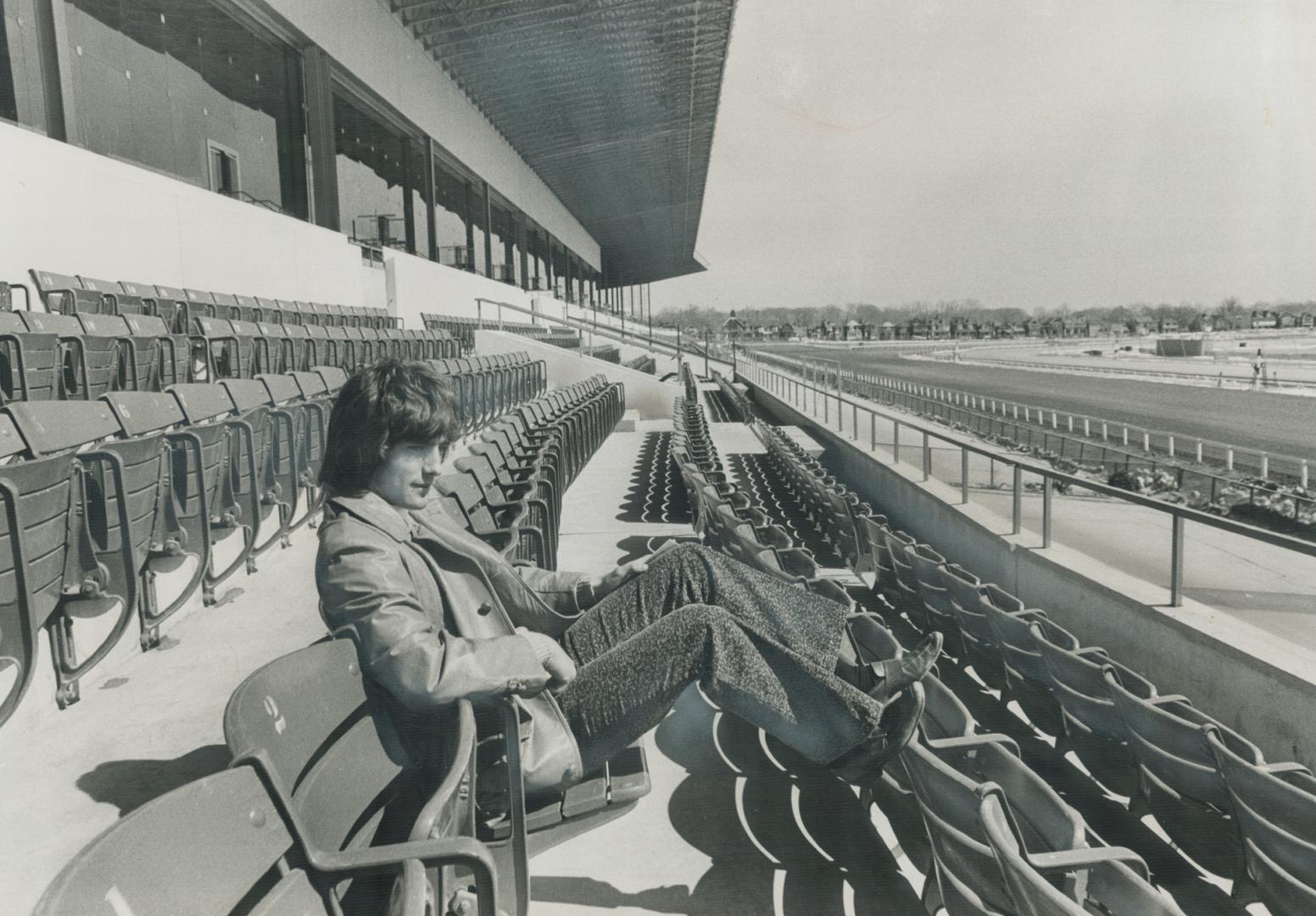 Looking forward to a good season on the Ontario in thoroughbred circuit, Sandy Hawley surveys Greenwood layout from seats. Hawley, North America's cha(...)