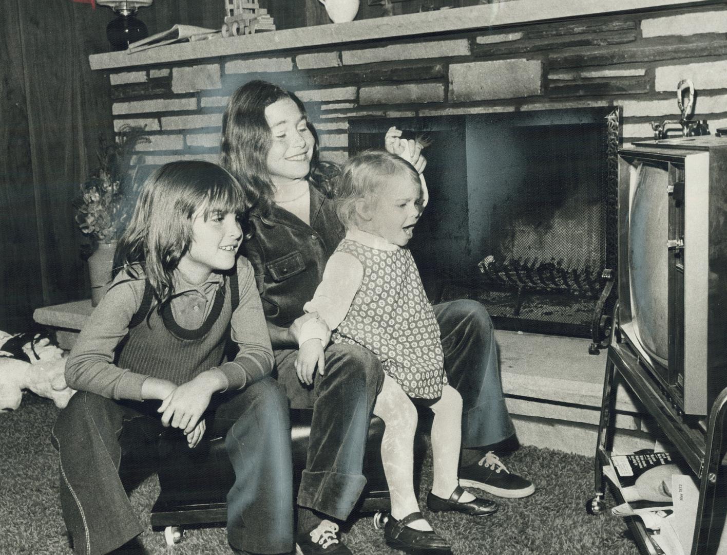 Three proud daughters of Paul Henderson watched as their father scored the third consecutive winning goal in the series in Moscow. From left: Heather,(...)