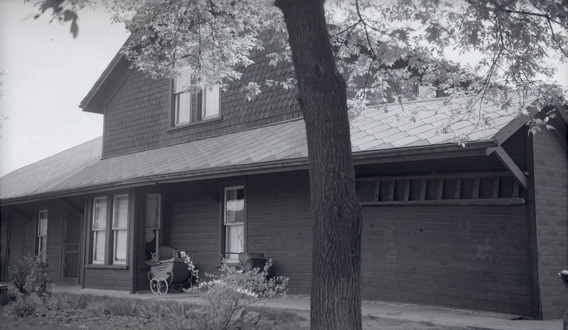 Lambton Station (G.T.R. Belt Line), north of St. Clair Avenue W., west of Florence Crescent