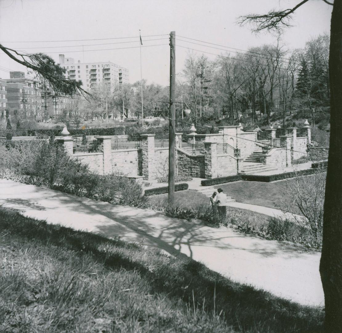 Alexander Muir Memorial Gardens at Yonge St., south of Chatsworth Drive. Image shows a walking …