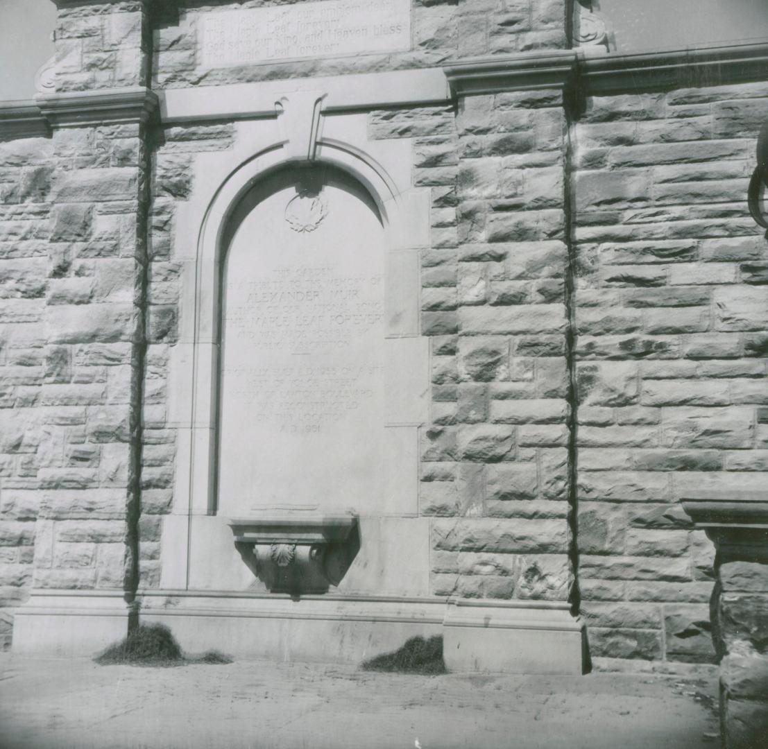 Alexander Muir Memorial Gardens at Yonge Street, south of Chatsworth Drive. Image shows Alexand…