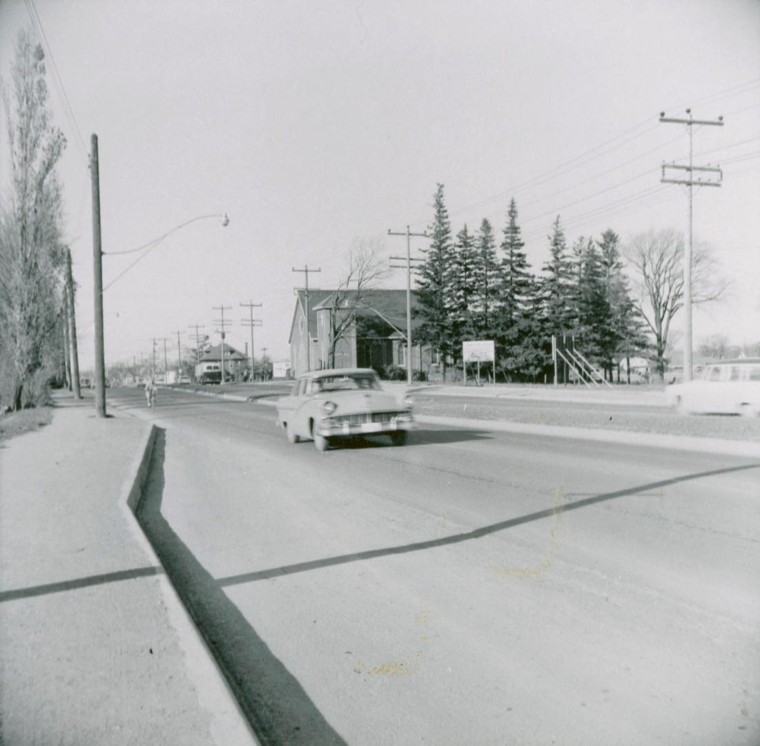 Yonge Street looking north opposite Algonquin Tavern (between Bishop & Cummer Aves